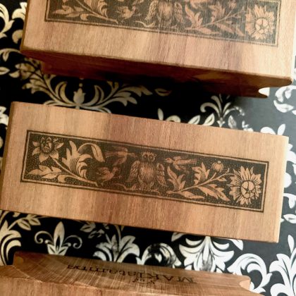 *Jedes Stück ein Unikat* Kleine Eulen Bordüre Stempel holzmontiert auf Pflaumenholz (300000-9) – Bild 2