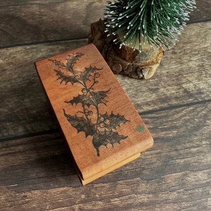 *Jedes Stück ein Unikat* Kleiner Ilex Stempel holzmontiert auf Birnenholz (300000-15)