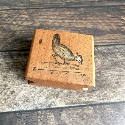 *Each one a unique piece* vintage hen rubber stamp mounted on pear wood (300000-46) - Image 3