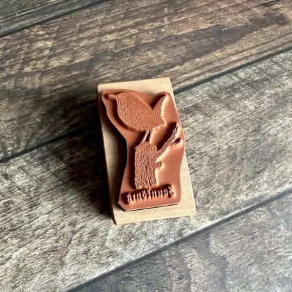 *Each one a unique piece* Small wren rubber stamp mounted on pear wood (300000-42) - Image 3
