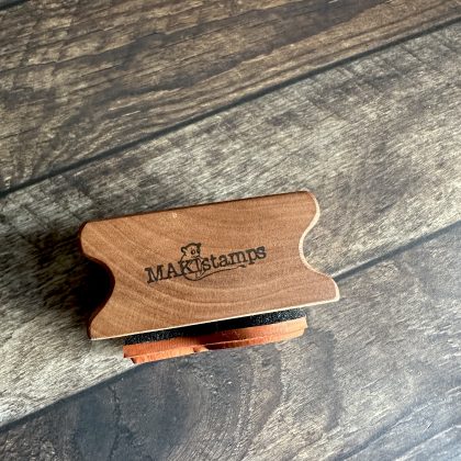 *Jedes Stück ein Unikat* Kleiner Brownie Stempel holzmontiert auf Birnenholz (300000-43) – Bild 4