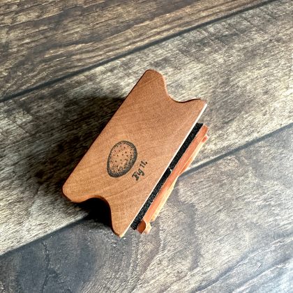 *Each one a unique piece* Small wren rubber stamp mounted on pear wood (300000-40) - Image 2