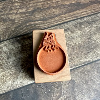 *Each one a unique piece* Small Brownies rubber stamp mounted on pear wood (300000-41) - Image 3