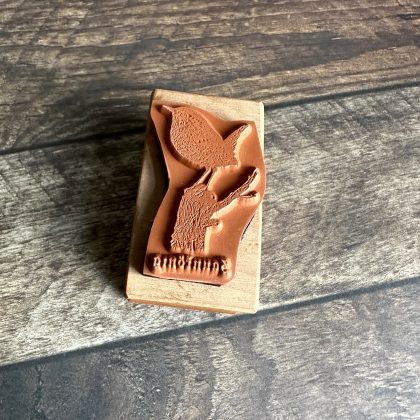 *Jedes Stück ein Unikat* Kleiner Zaunkönig Stempel holzmontiert auf Birnenholz (300000-37) – Bild 3