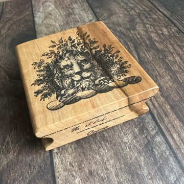 *Each one a unique piece* vintage heraldry lion rubber stamp mounted on apple wood (300000-52)