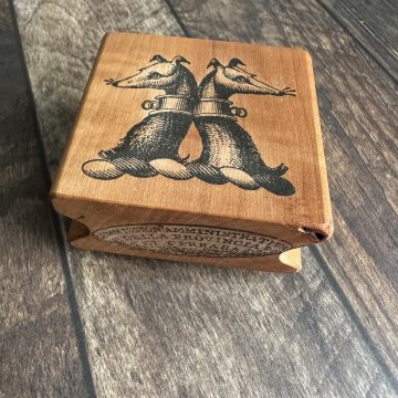 *Jedes Stück ein Unikat* Hunde Wappen Stempel holzmontiert auf Birnenholz (300000-58)