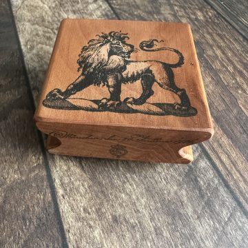 *Each one a unique piece* heraldry lion rubber stamp mounted on pear wood (300000-62)