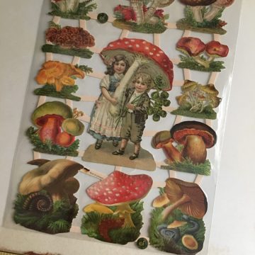 German paper scraps vintage style / mushrooms (170005)