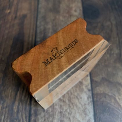 Kleiner MAKIblock Stempelblock aus Hamburger Apfelholz und Acryl 60 x 60 x 30 mm mit Griffmulde (200000-9) – Bild 4