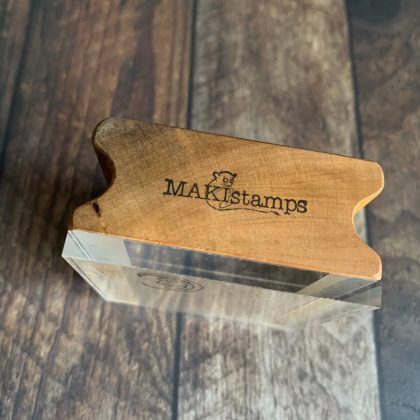 Kleiner MAKIblock Stempelblock (ein "Zwilling"...) aus Hamburger Apfelholz und Acryl 60 x 60 x 30 mm mit Griffmulde (200000-16a) – Bild 4