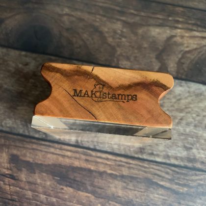 Kleiner MAKIblock Stempelblock (ein "Zwilling"...) aus Hamburger Apfelholz und Acryl 60 x 60 x 30 mm mit Griffmulde (200000-12a) – Bild 4