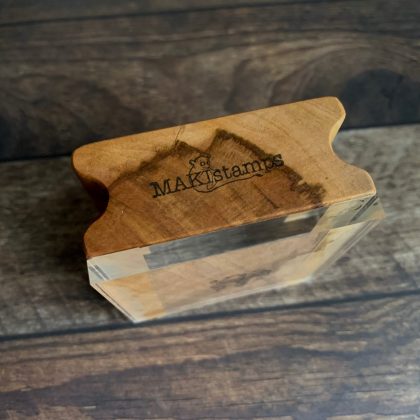 Kleiner MAKIblock Stempelblock (ein "Zwilling"...) aus Hamburger Apfelholz und Acryl 60 x 60 x 30 mm mit Griffmulde (200000-14b) – Bild 4