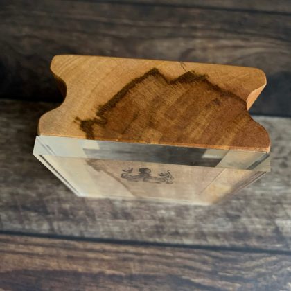 Kleiner MAKIblock Stempelblock (ein "Zwilling"...) aus Hamburger Apfelholz und Acryl 60 x 60 x 30 mm mit Griffmulde (200000-14a) – Bild 3