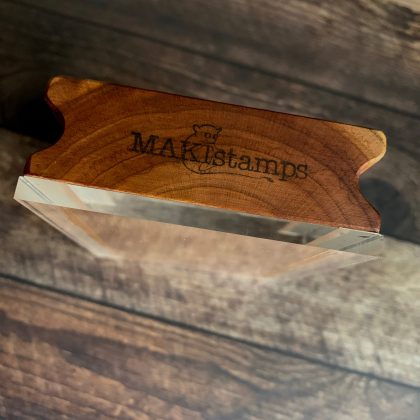MAKIblock Stempelblock aus Pflaumenholz und Acryl 80 x 100 x 30 mm mit Griffmulde (190000-61) – Bild 4