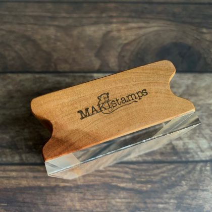 Kleiner MAKIblock Stempelblock aus Hamburger Apfelholz und Acryl 60 x 60 x 30 mm mit Griffmulde (200000-19) – Bild 4