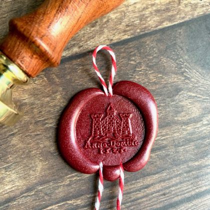 Small medieval castle wax seal stamp complete with special wooden handle (210034) - Image 3