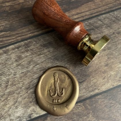 Small wax seal stamp fish hook complete with wooden handle (210030)