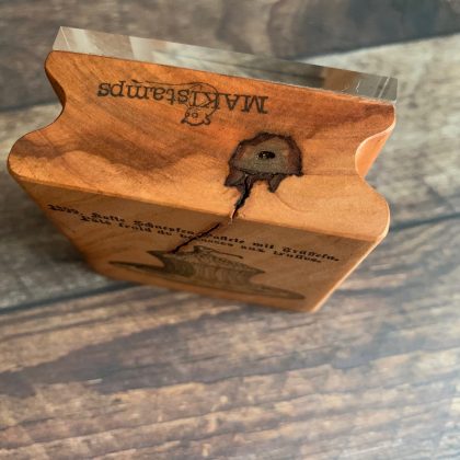 Kleiner MAKIblock Stempelblock aus feinem Hamburger Apfelholz und Acryl 60 x 60 x 30 mm mit Griffmulde (200000-21) – Bild 3
