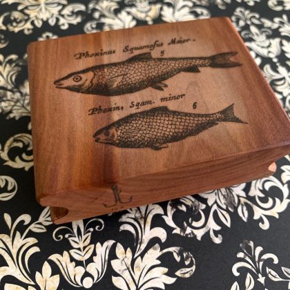 *Einzelstück* Happy Fisch Stempel holzmontiert auf Pflaumenholz (300000-5)