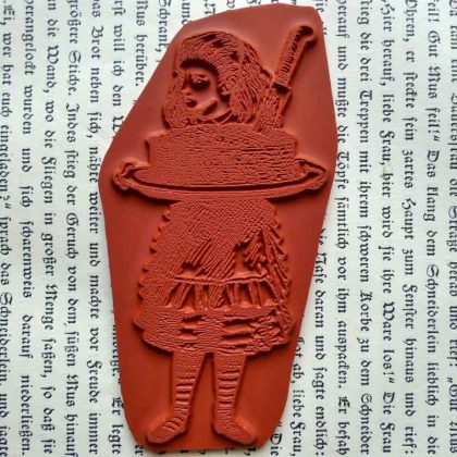 Stempelgummi Motivstempel Alice mit Kuchen (130104) – Bild 2