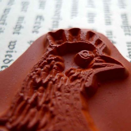 Chicken on a pedestal makistamps